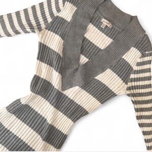 Grane V-Neck Sweater in Gray and Cream Stripes